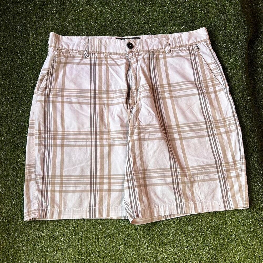 Billabong Men's Pink and White Shorts